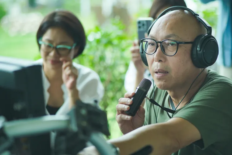 《我的婆婆2》導演鄧安寧（右）喊「需要這幽默」。公視提供