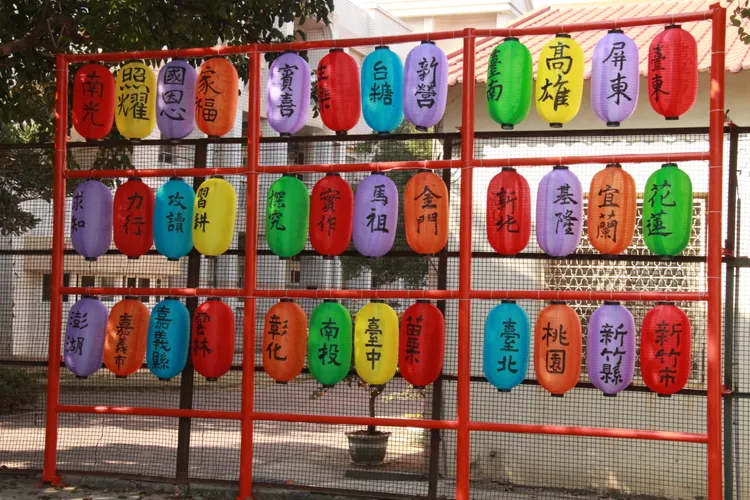 燈籠牆別具特色。校方提供