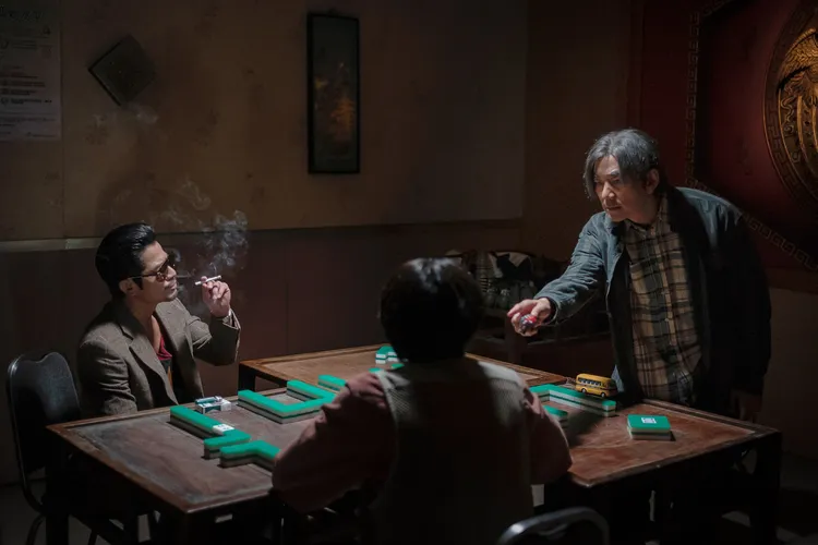 郭富城（左起）揪林家棟和任賢齊搶劫。華映提供