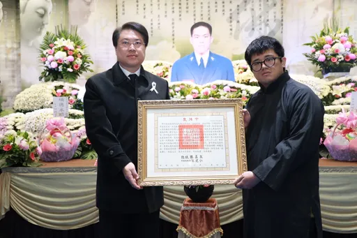 勇消游尚樺救人殉職今告別式 林右昌頒發褒揚令及消防獎章