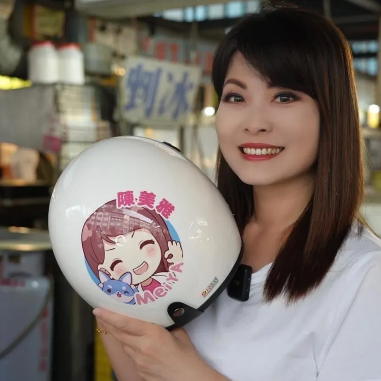 陳美雅說，推出安全帽來凸顯人民要希望與和平。陳美雅服務處提供
