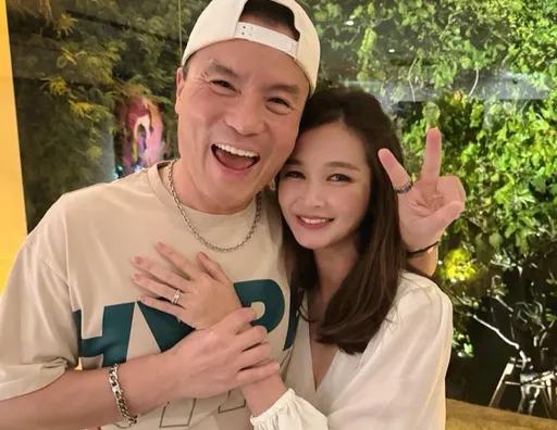 李銘忠選10周年紀念日曼谷下跪求婚 準李太沒哭他哭了