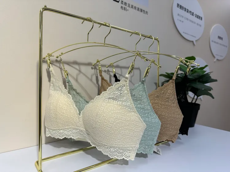 無鋼圈美型胸罩（蕾絲）。陳怡文攝