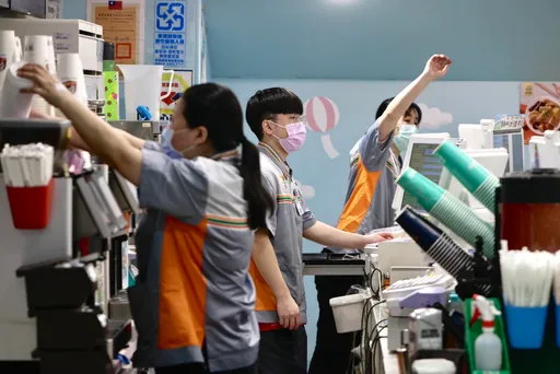 製造業最慘!無薪假人數仍有近萬人 去年8月起緩慢減少