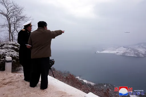金正恩指導潛艇發射巡弋飛彈 北韓還偷偷打造核動力潛艇