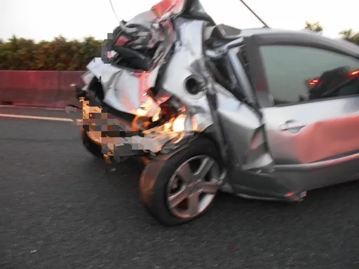 國1雲林段自小客車遭聯結車追撞　車內1男1女意識不清送醫