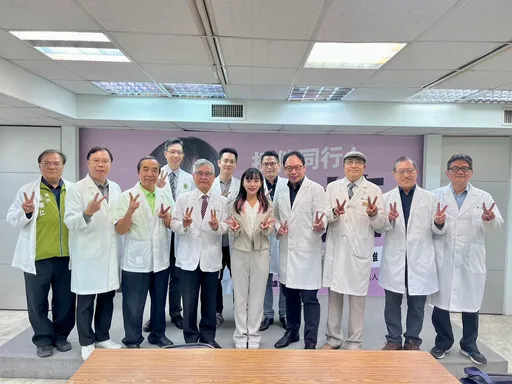高雄醫界挺黃捷!數十位醫師挺身喊:同心護台灣
