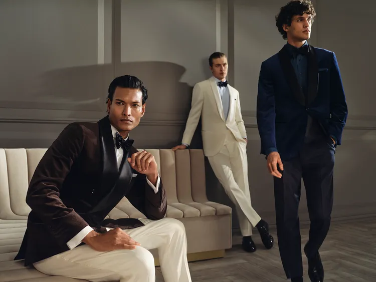 宴會場合所穿的禮服以珍貴天鵝絨面料製成。品牌提供