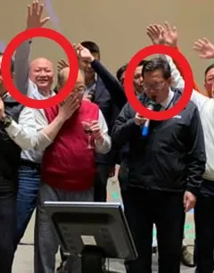 黃國昌臉書秀出鄭文燦跟林秉2021年同台歡唱照片。翻攝黃國昌臉書