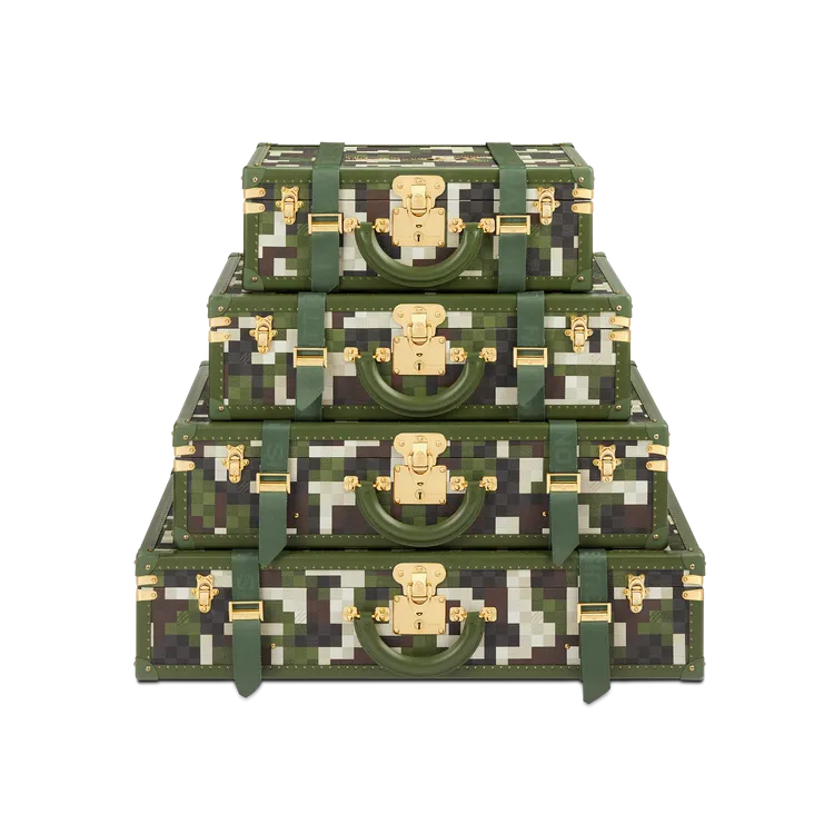 快閃店獨家Pyramide Bisten Damoflage四件硬箱塔等，186萬元。品牌提供