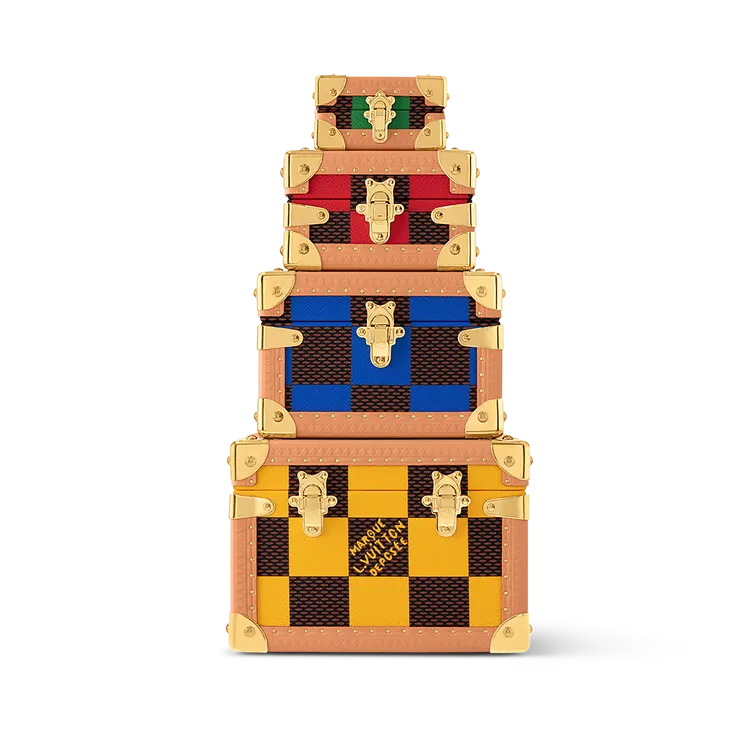 快閃店獨家Malle Pyramide Damier Pop Multicolor四件硬箱塔，79萬元。品牌提供