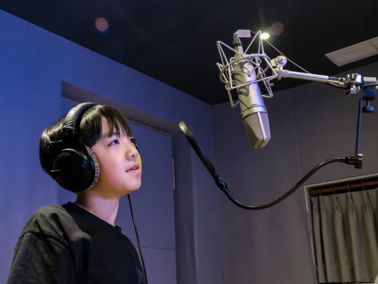 「最強童星」王宥謙為魔神仔路達配音。原金國際有限公司提供