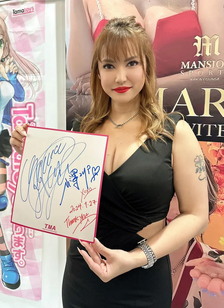 小澤瑪麗亞如今身形大了好幾號。翻攝JKF紅燈區臉書