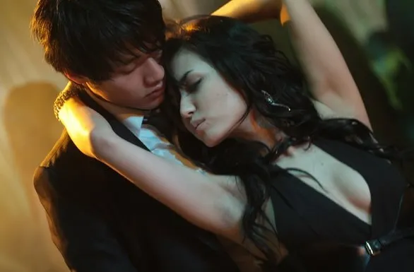 小澤瑪麗亞曾與張睿家合作拍國片《絕命派對》。劇照