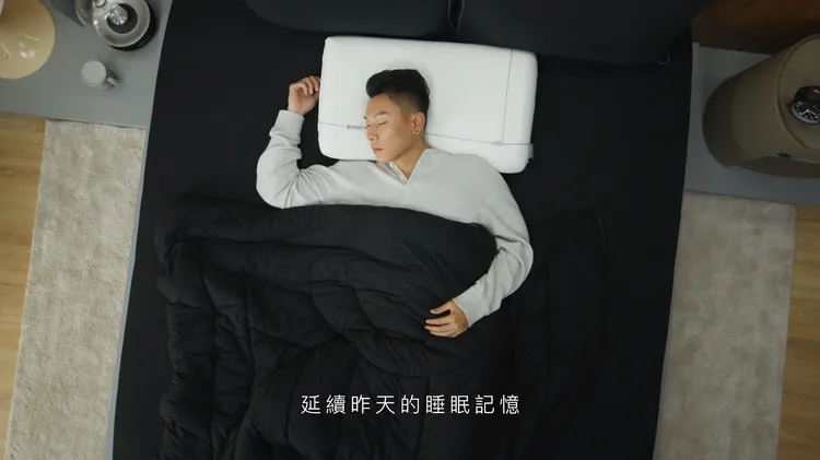 瘦子分享，拍攝電視廣告時因枕頭太舒適，讓他工作過程中覺得昏昏欲睡。