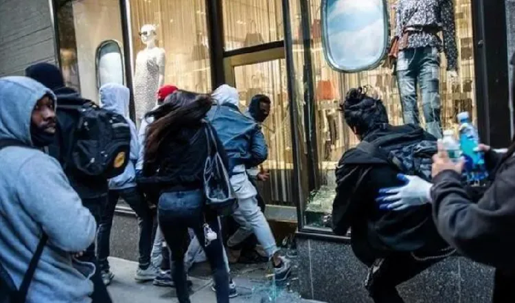 美國加州等地近來興起「零元購」打劫。翻攝TikTok/Zero-dollar Shopping