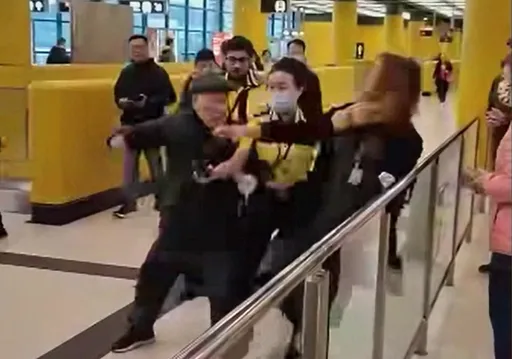 肉搏片!阿伯PK大媽 地表最強對決拳拳到肉