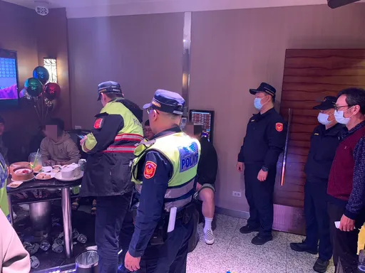 板橋警擴大臨檢轄內41處 掃蕩通緝犯、毒品案等10人