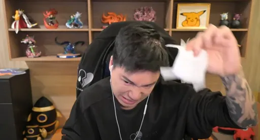 Toyz開戰臭譙超哥「沒文化土流氓」　撕紗布曝恐怖傷勢嗆：你死我活！