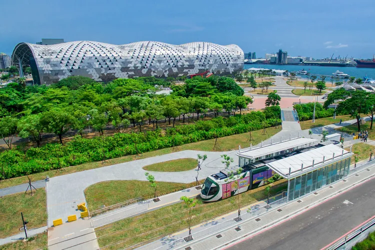 高雄輕軌今年元旦全線通車，幸福成圓。高雄捷運公司提供