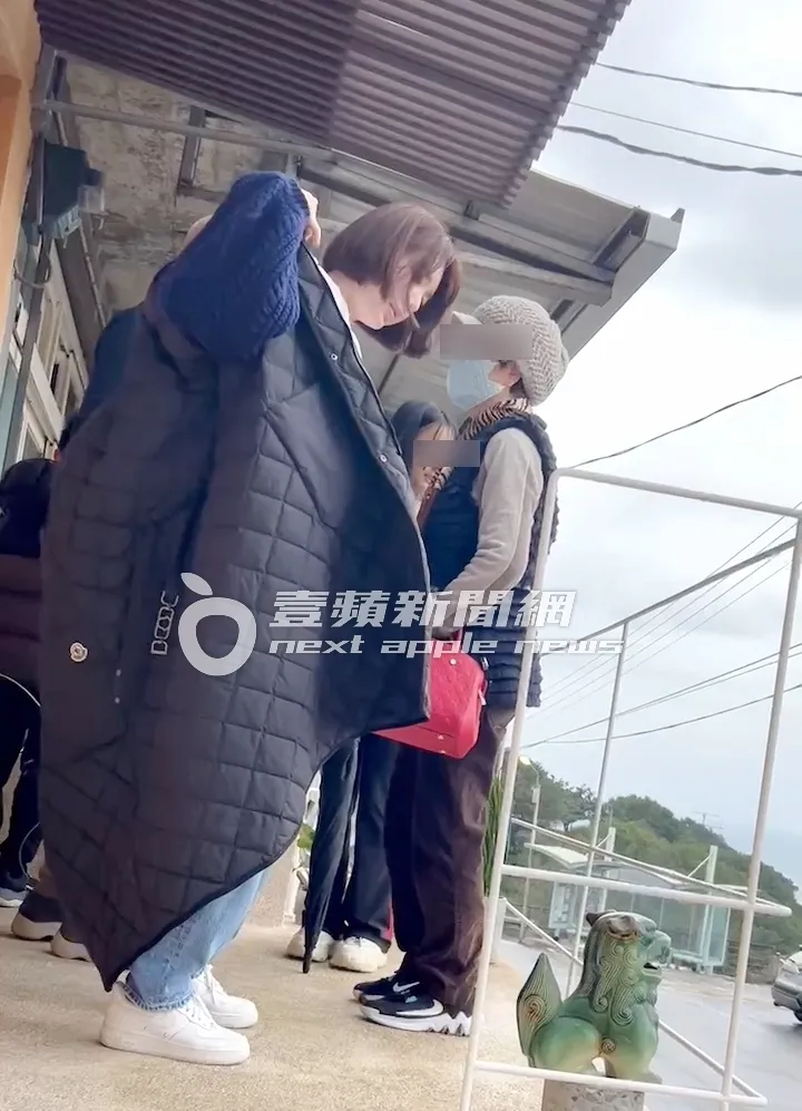 宋米秦腳上的NIKE球鞋有珍珠點綴格外亮眼。特勤中心攝