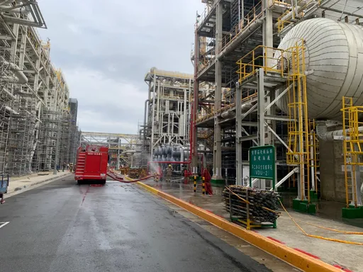 台塑麥寮基礎油廠歲修冒黑煙 廠方自行撲滅!原因待查