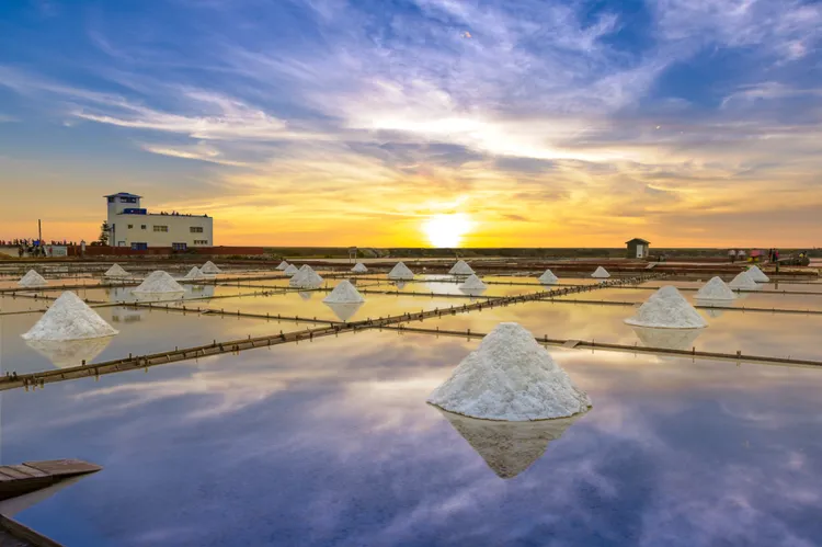 台南被CNN評為2024年全球最值得造訪的城市，圖為台南鹽田。可樂旅遊提供