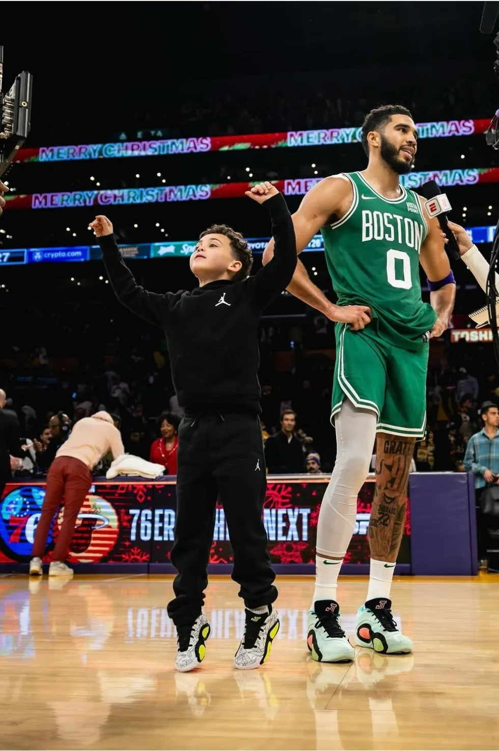 Jayson Tatum(右)在上月聖誕大戰中就穿上Jordan Tatum 2。翻攝NBA IG