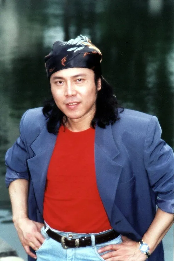 張燕清年輕就留著招牌長髮。翻攝張燕清臉書