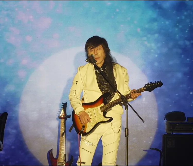 張燕清也曾推出個人專輯並開演唱會。翻攝張燕清臉書