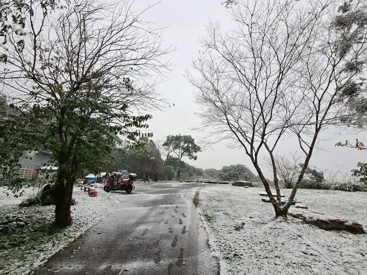 烏來下雪。翻攝自臉書社團「我們是新店人!! 好山好水，就是愛新店」