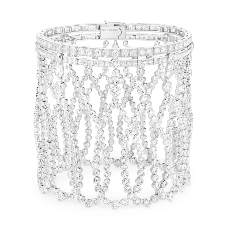 「肩章」珠寶可轉換為一對手鍊。品牌提供