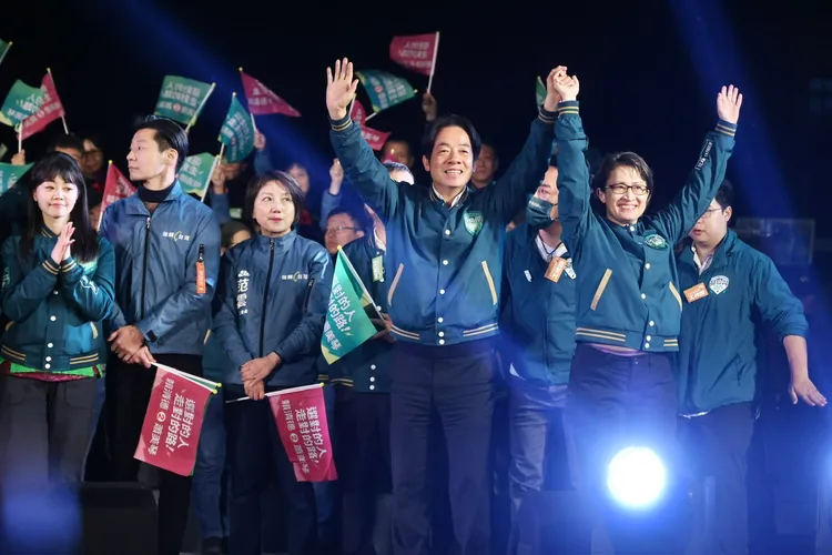 賴清德與蕭美琴牽手出場。林林攝