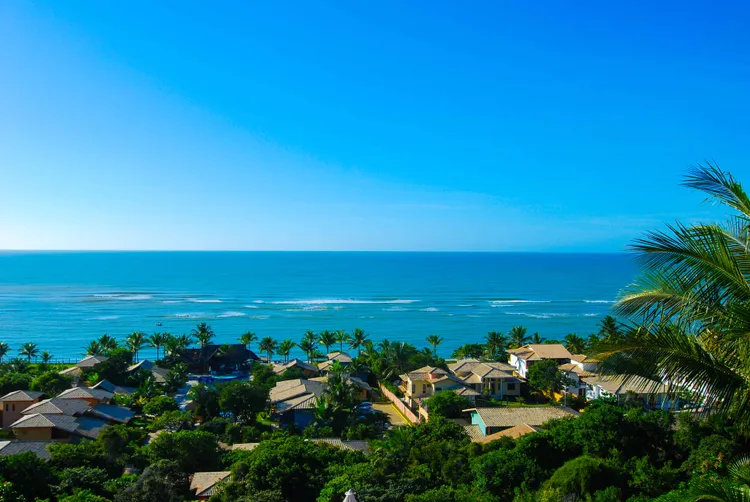 巴西「阿拉亞爾達茹達」以熱情沙灘聞名，色彩繽紛的房屋散佈在小鎮的各處，獲得「全球最好客城市」第一名。Booking.com提供