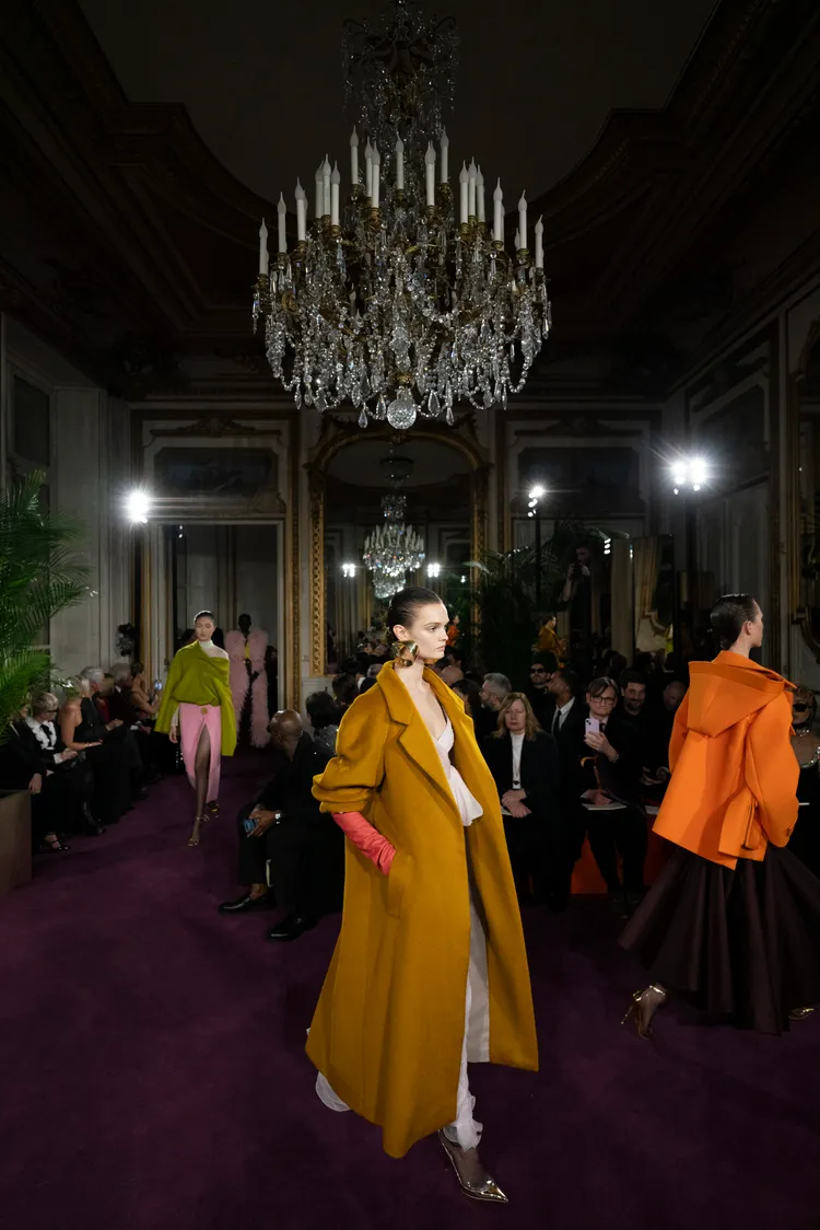 賓客近距離觀賞高訂秀。品牌提供