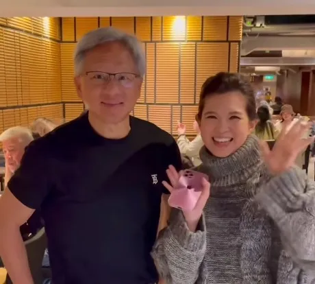 女主播嗑麻辣鍋巧遇黃仁勳「紅包帶很多」 嗨曝:拿到台幣小朋友