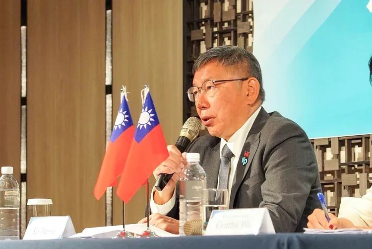 柯文哲自信是三組候選人之中，中美都可接受的。民眾黨提供