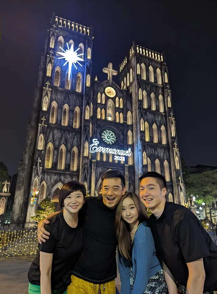 岑永康一家四口感情超好。翻攝自岑永康臉書