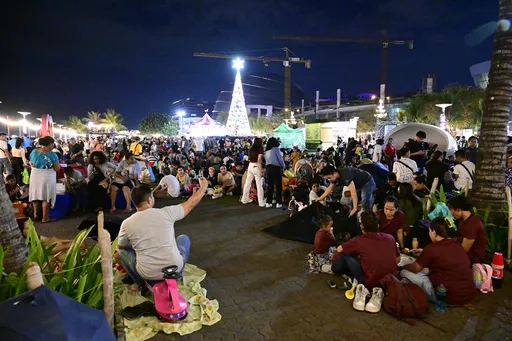 菲律賓式跨年　馬尼拉灣岸大型遊樂園野餐看煙火