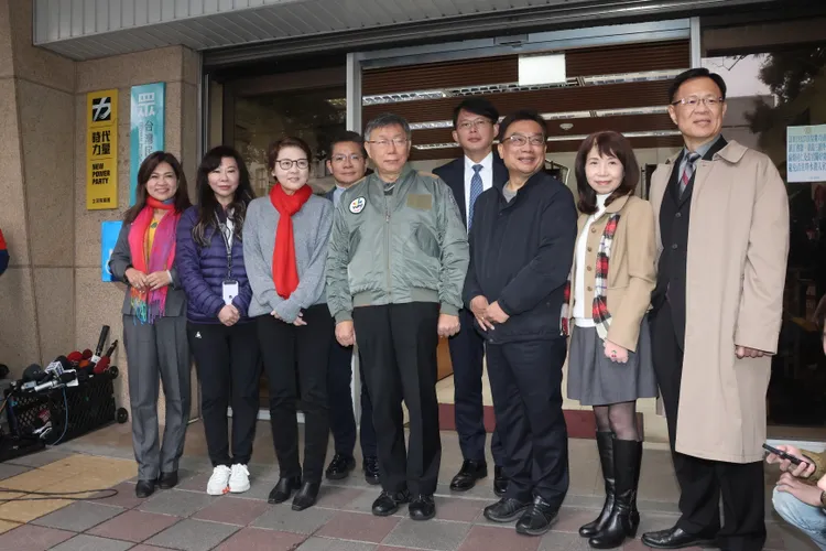 柯文哲一早跟黨內新科立委開會。彭欣偉攝