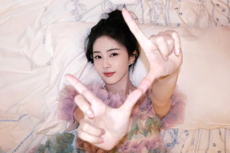 白鹿親和力十足。翻攝白鹿工作室微博