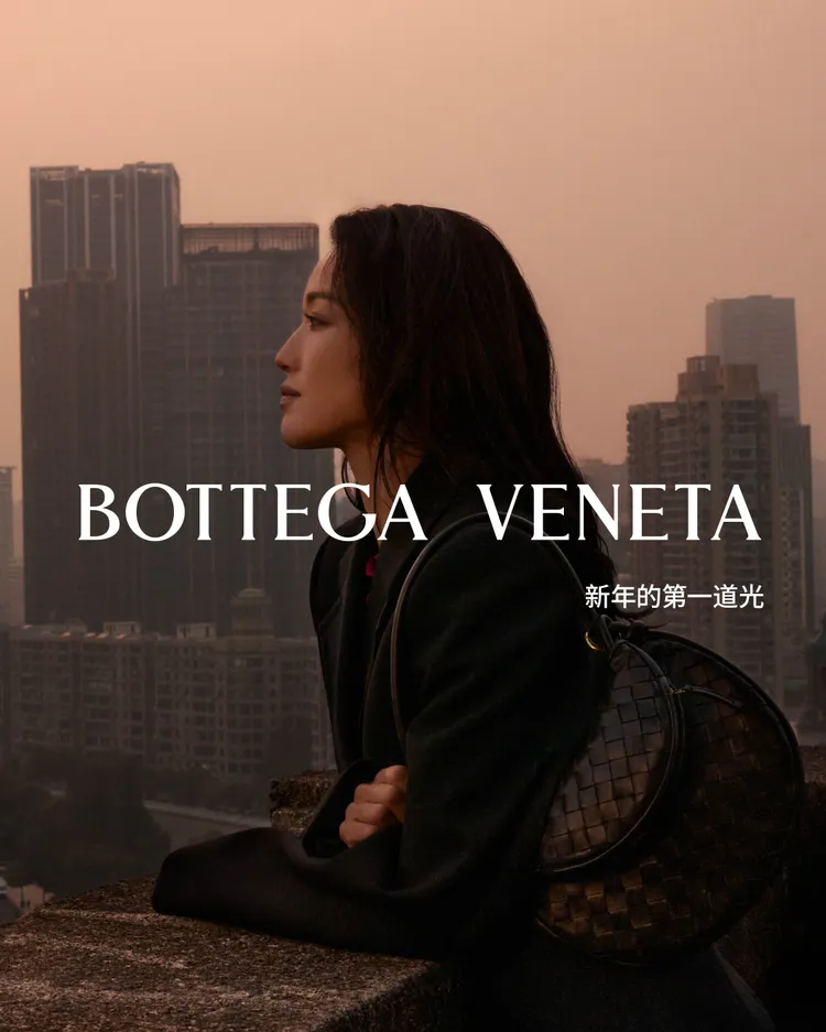 舒淇為BOTTEGA VENETA拍攝農曆新年影片《新年的第一道光》。品牌提供