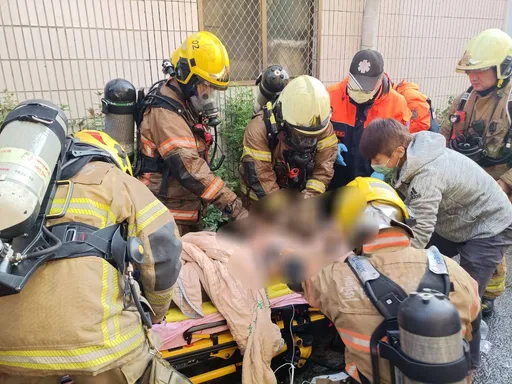 台南惡火|1樓客廳起火!母子3人躲2樓浴室嗆暈釀2死 女童恢復氣息救治中