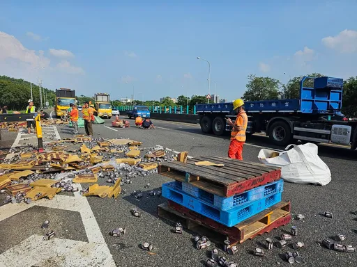 国道路肩边坡散落物要收费了!每30分钟处理费3千元