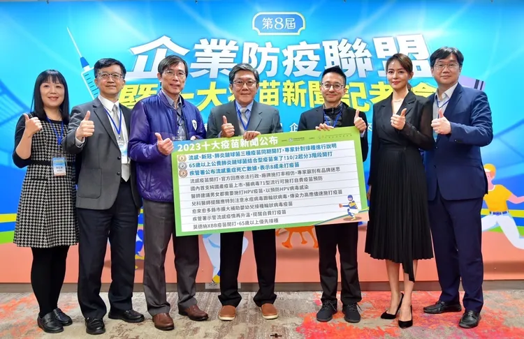 劉香慈（右二）今出席企業防疫記者會。劉香慈提供