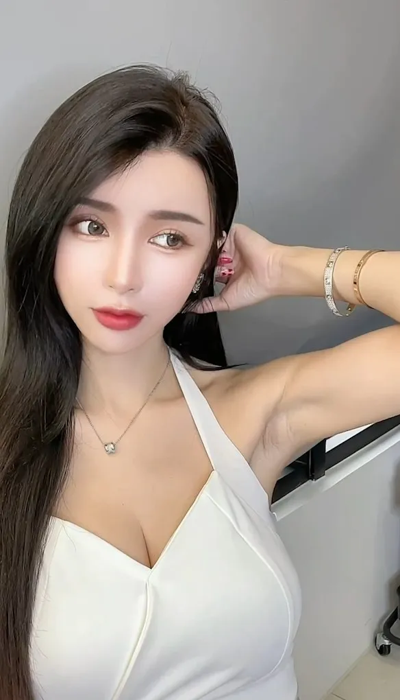 時尚性感美女。IG@vickybaby723 提供