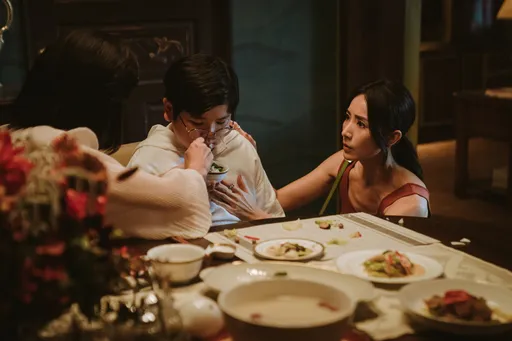 果然是媽媽!隋棠見孩童臉上飯粒下意識拿掉導演喊卡