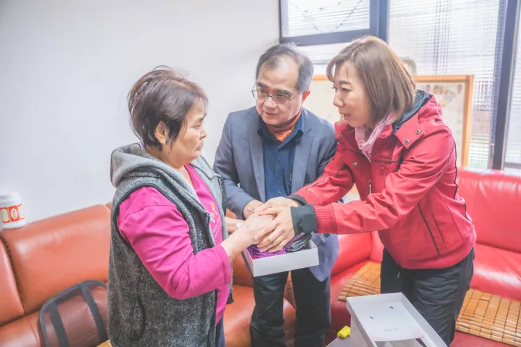 永齡基金會執行長郭曉玲也特別前往北中南機構與個案家中訪視關懷。永齡基金會提供