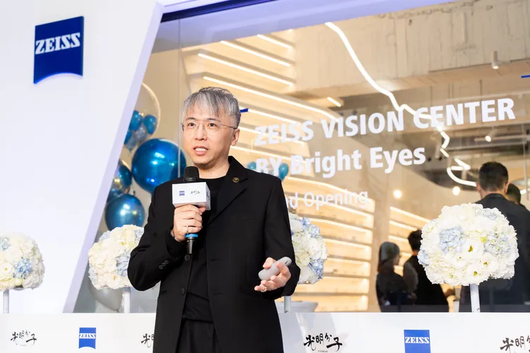 蔡司優視力旗艦店光明分子竹北高鐵門市眼鏡專業團隊通過蔡司德國總部培訓，提供民眾國際等級優視力服務體驗。