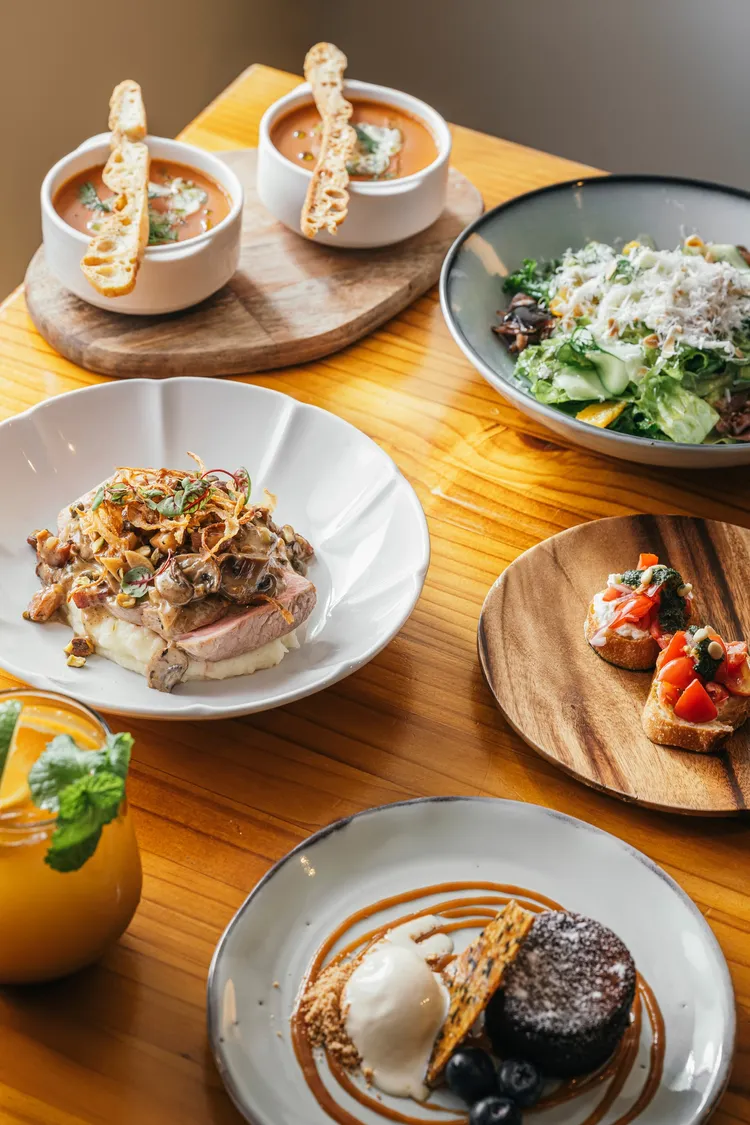 高流推出情人節特別企劃，與高雄知名餐廳－貝佛街餐坊聯手推出「浪漫雙人晚餐」。高流提供